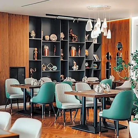 Hotel Holiday Hotel 4*