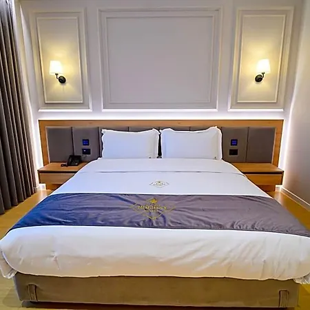 Holiday Hotel