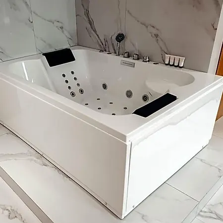Hotel Holiday Hotel Babrru