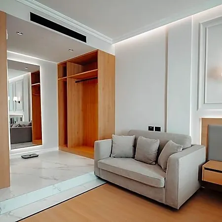 Holiday Hotel 4*