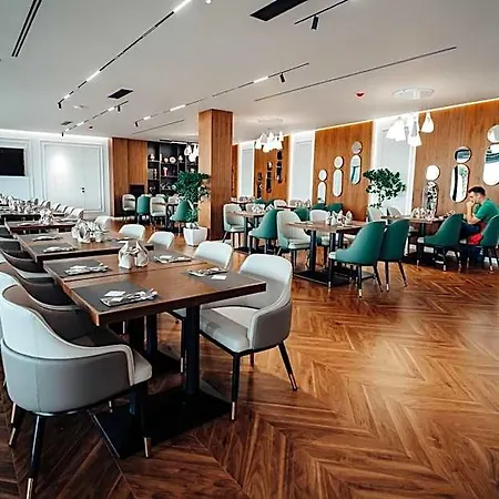 Hotel Holiday Hotel 4*