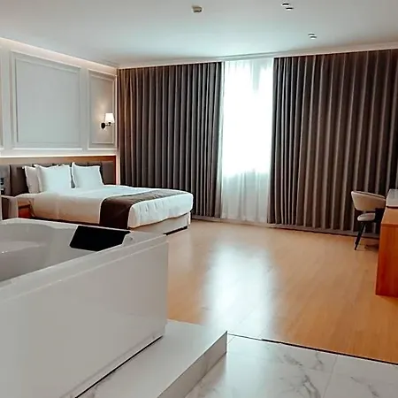 Holiday Hotel Hotel Babrru