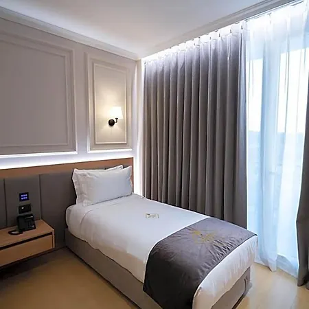 Holiday Hotel 4*